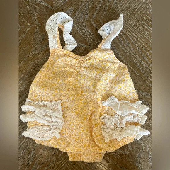 Jillian’s Closet Yellow Floral Print Ruffled Eyelet Lace Bottom Romper (3 Month) - Picture 1 of 5